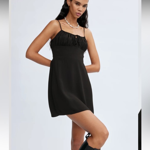 Aritzia Sunday Best Delilah dress in pink - Picture 3 of 3